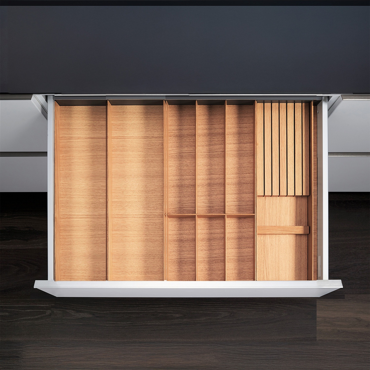 КОМПЛЕКТ лоток + держатель для ножей, ФайнЛайн Линик 800-900 мм, глубина 500 мм, цвет ДУБ натуральный Kessebohmer